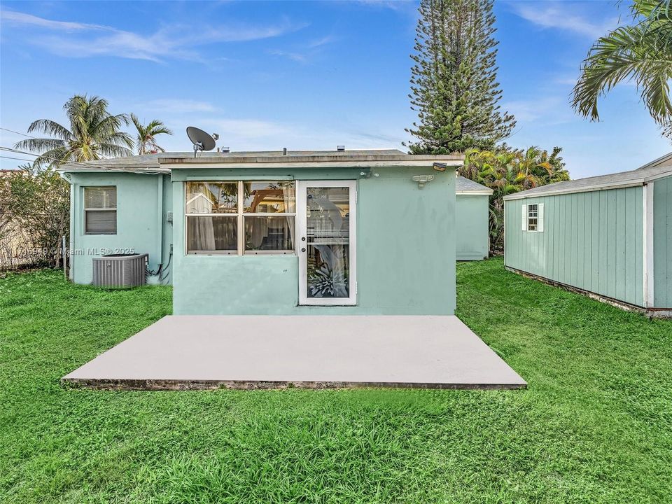 For Sale: $429,900 (3 beds, 2 baths, 1012 Square Feet)