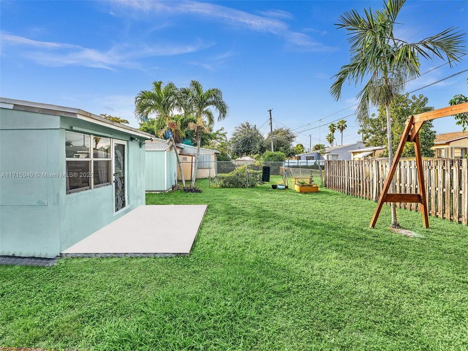 For Sale: $429,900 (3 beds, 2 baths, 1012 Square Feet)