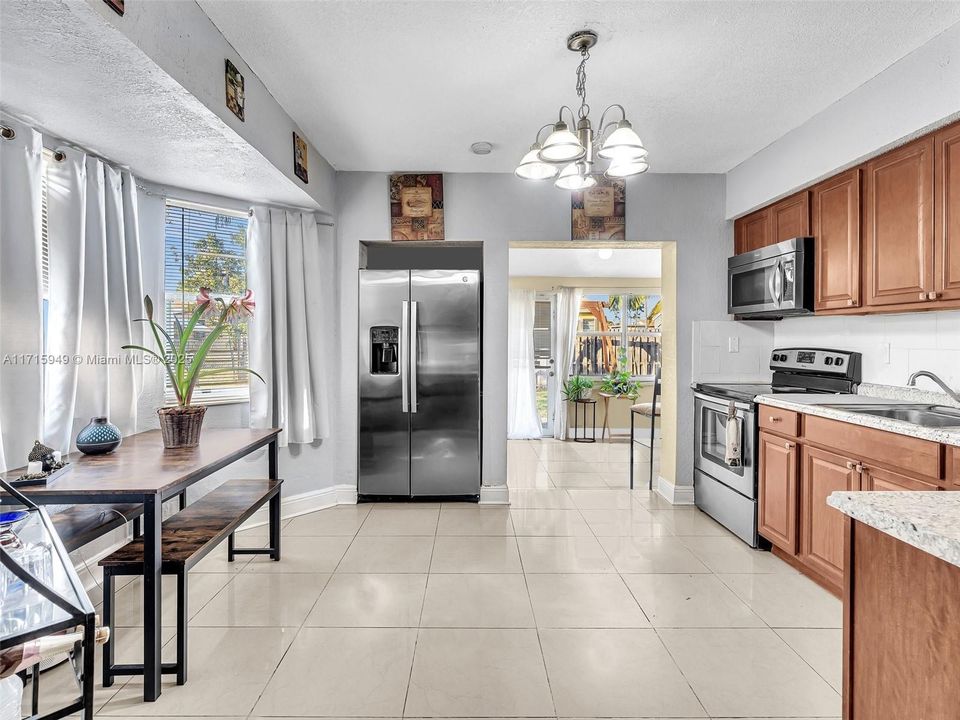 For Sale: $429,900 (3 beds, 2 baths, 1012 Square Feet)