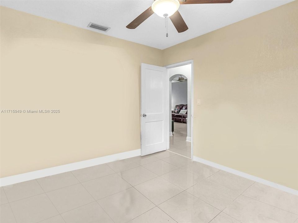 For Sale: $429,900 (3 beds, 2 baths, 1012 Square Feet)