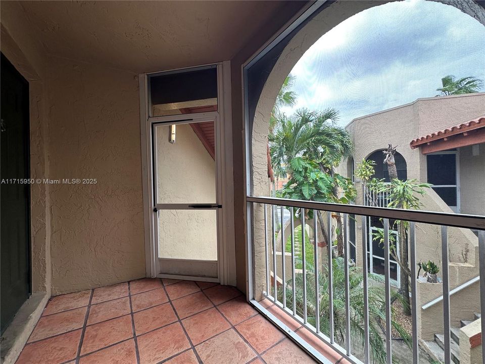 For Sale: $195,000 (1 beds, 1 baths, 720 Square Feet)