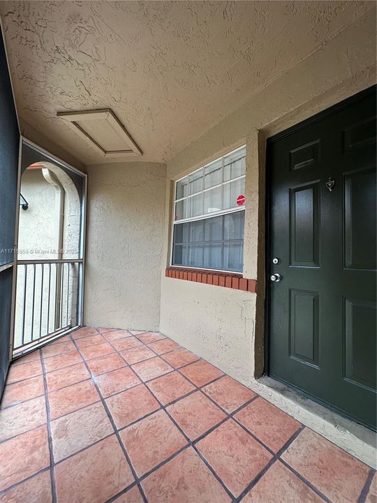 For Sale: $195,000 (1 beds, 1 baths, 720 Square Feet)