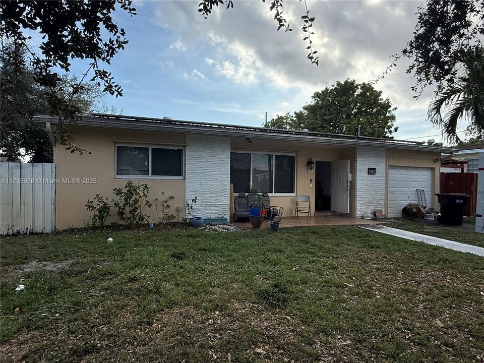 For Sale: $1,150,000 (3 beds, 2 baths, 1659 Square Feet)