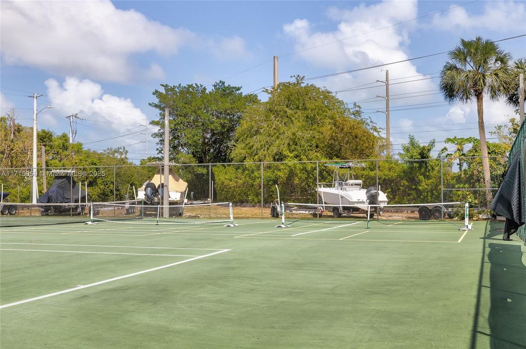 For Sale: $699,000 (2 beds, 2 baths, 1282 Square Feet)