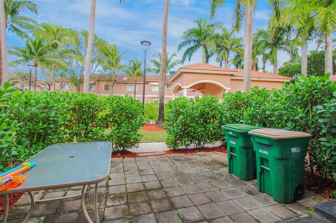 待售: $389,900 (3 贝兹, 3 浴室, 1332 平方英尺)