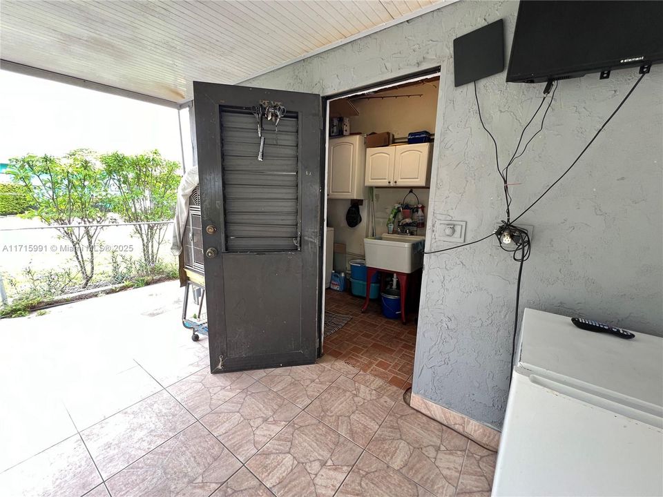 En Venta: $575,000 (3 camas, 2 baños, 1552 Pies cuadrados)