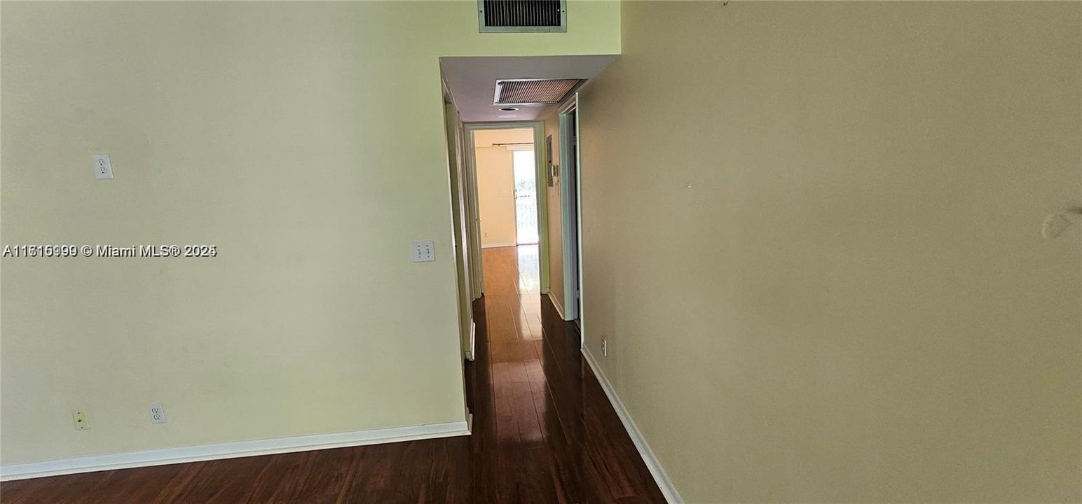 For Sale: $189,000 (2 beds, 2 baths, 1044 Square Feet)