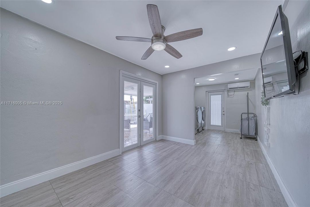 For Sale: $548,999 (2 beds, 2 baths, 1070 Square Feet)