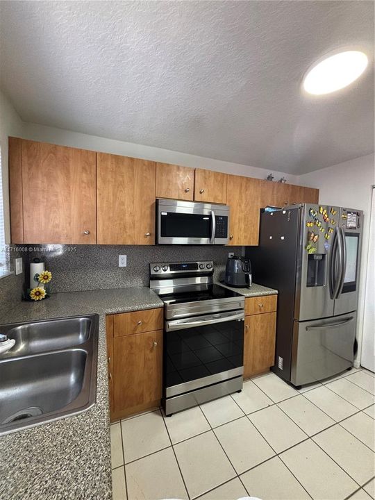 For Sale: $370,000 (3 beds, 2 baths, 1657 Square Feet)