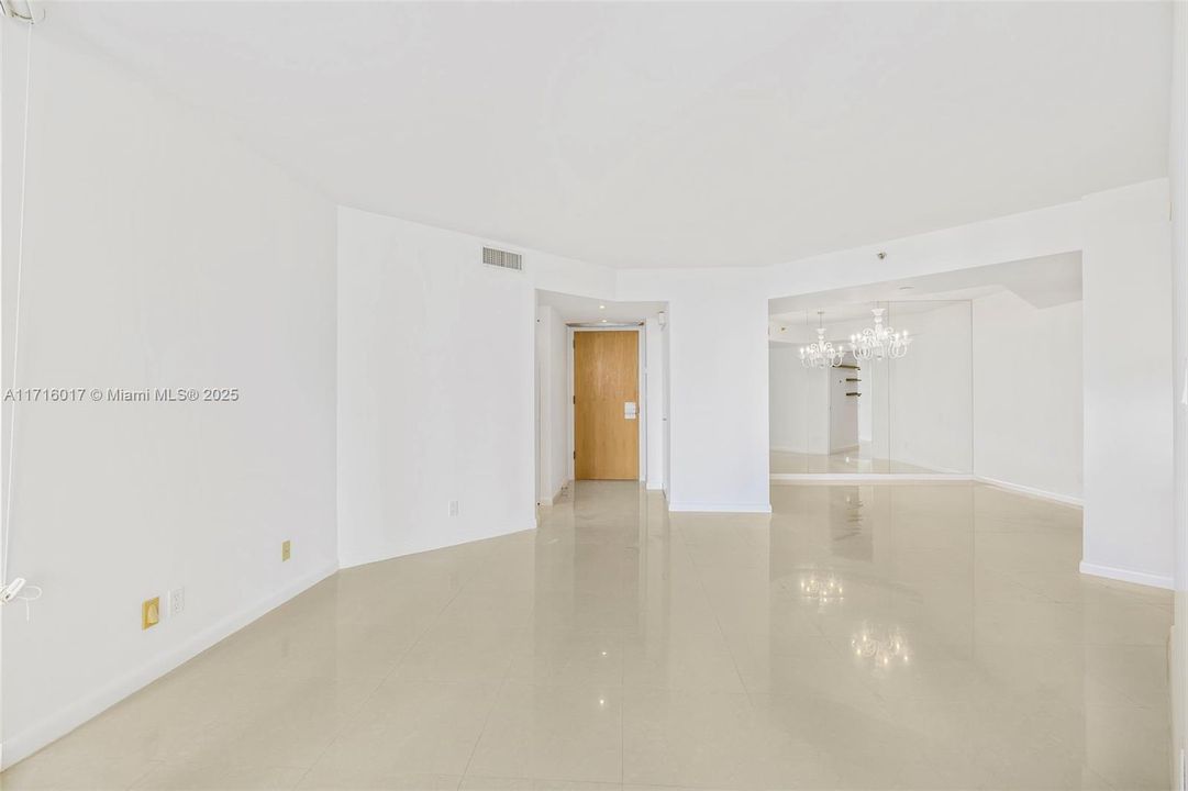 For Sale: $465,000 (2 beds, 2 baths, 1240 Square Feet)