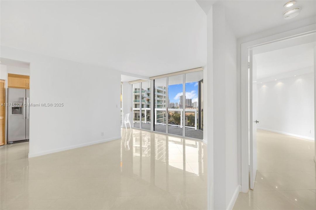 For Sale: $465,000 (2 beds, 2 baths, 1240 Square Feet)