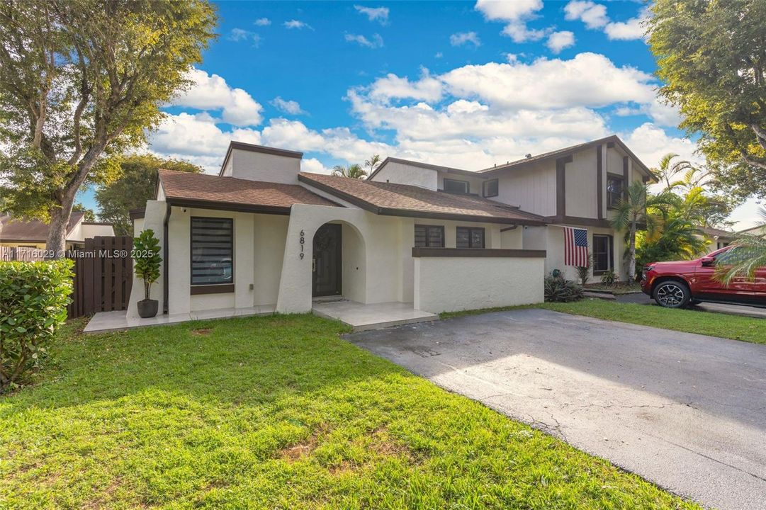 For Sale: $565,000 (3 beds, 2 baths, 1183 Square Feet)