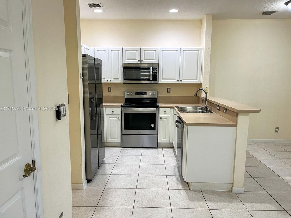 For Sale: $465,000 (3 beds, 2 baths, 1640 Square Feet)