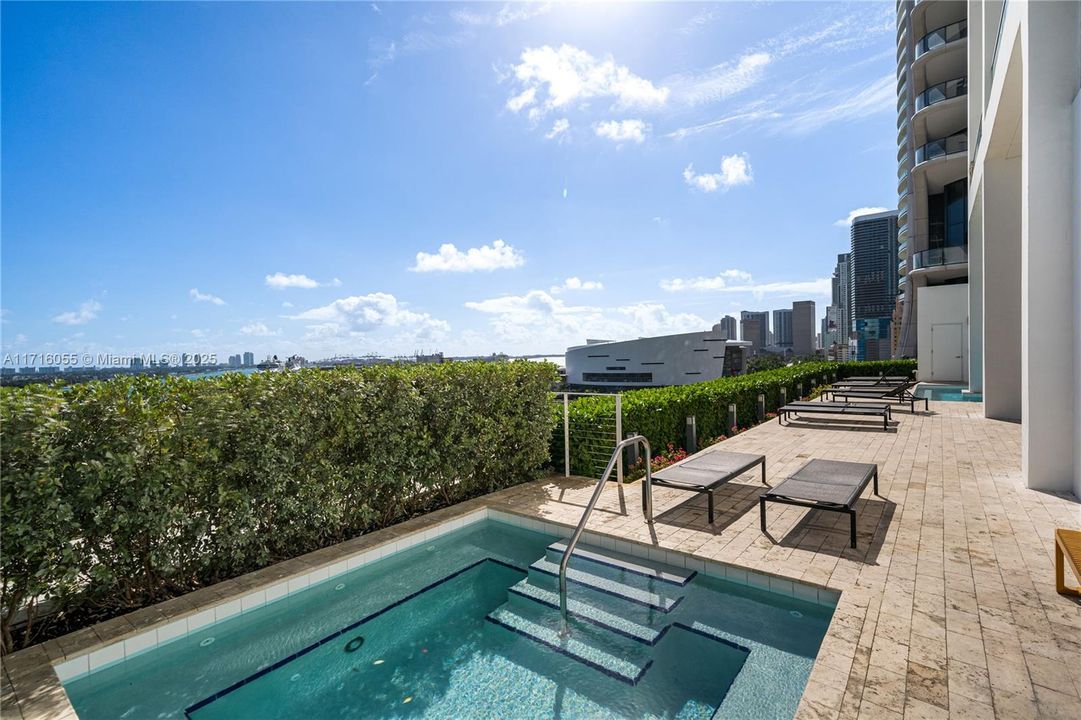 For Sale: $2,095,000 (2 beds, 2 baths, 1730 Square Feet)