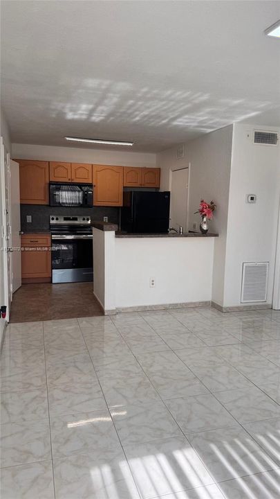 For Rent: $1,600 (1 beds, 1 baths, 600 Square Feet)