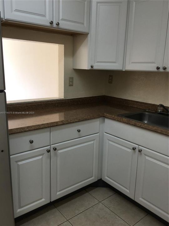 For Sale: $279,900 (1 beds, 1 baths, 850 Square Feet)