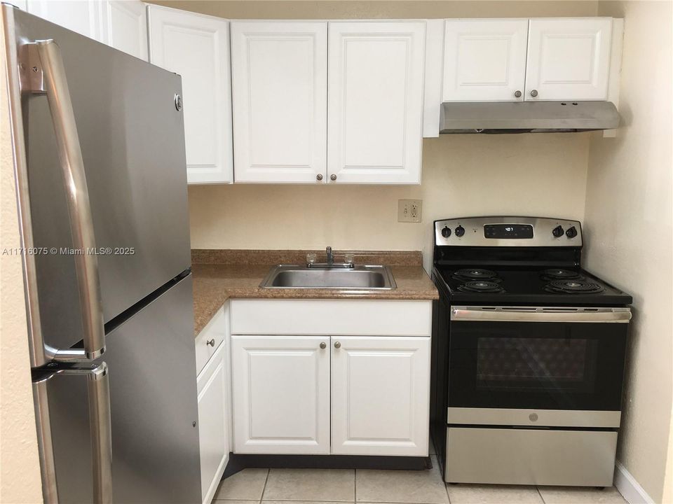 For Sale: $279,900 (1 beds, 1 baths, 850 Square Feet)