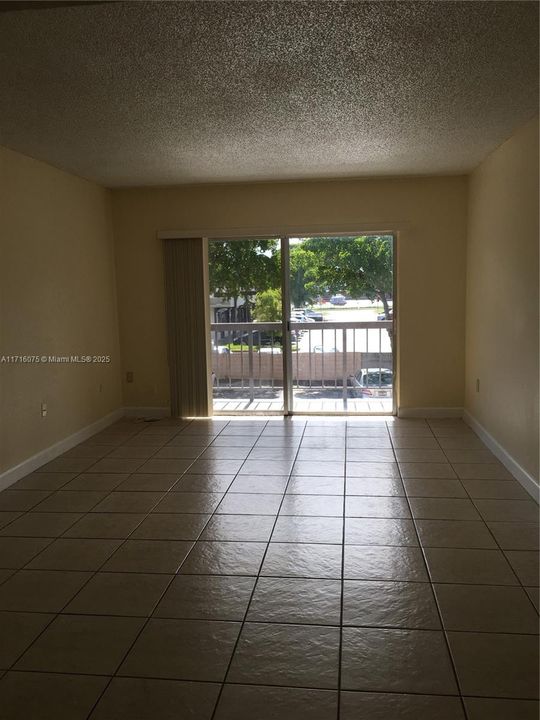 For Sale: $279,900 (1 beds, 1 baths, 850 Square Feet)