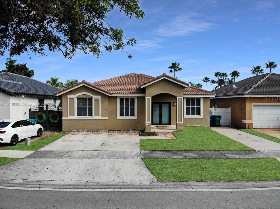 For Sale: $599,000 (3 beds, 2 baths, 1687 Square Feet)