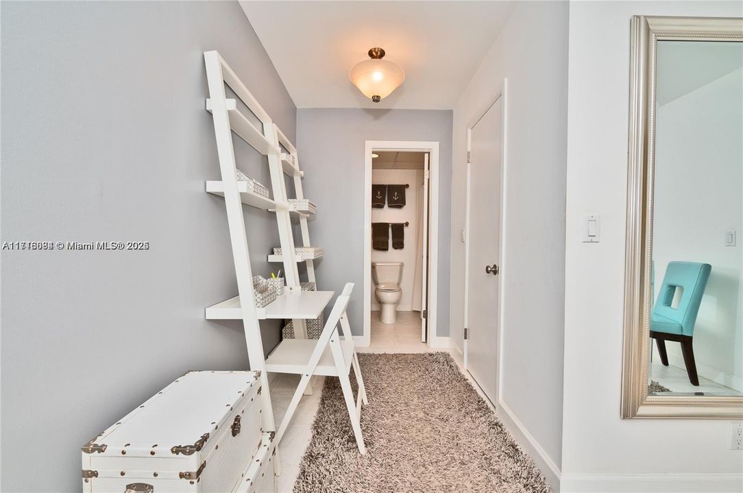 For Sale: $208,000 (1 beds, 1 baths, 610 Square Feet)