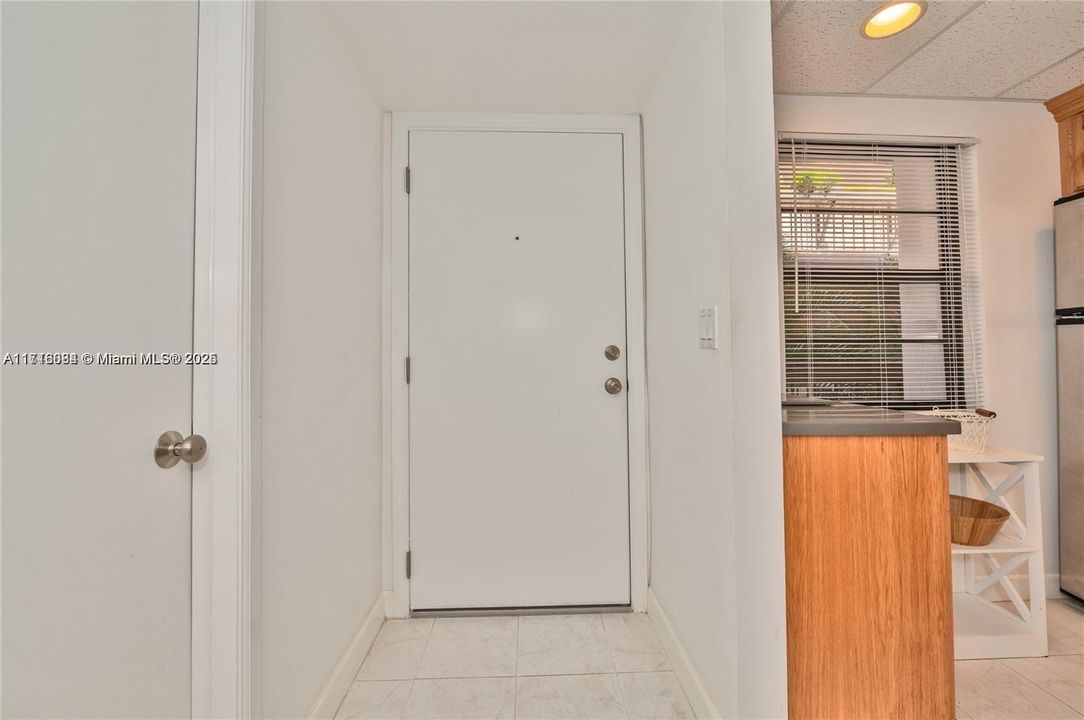 For Sale: $208,000 (1 beds, 1 baths, 610 Square Feet)