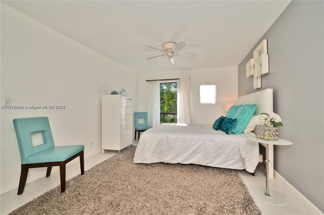 For Sale: $208,000 (1 beds, 1 baths, 610 Square Feet)