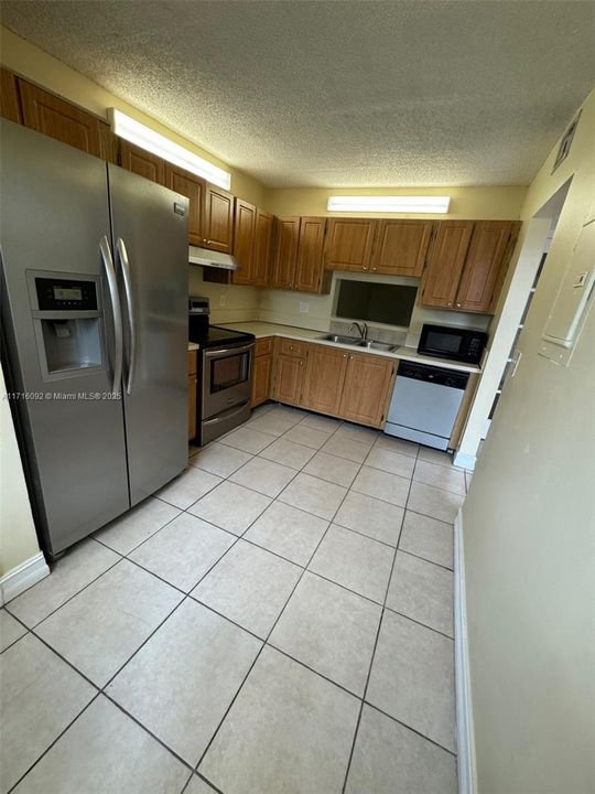 For Sale: $244,990 (2 beds, 2 baths, 1010 Square Feet)