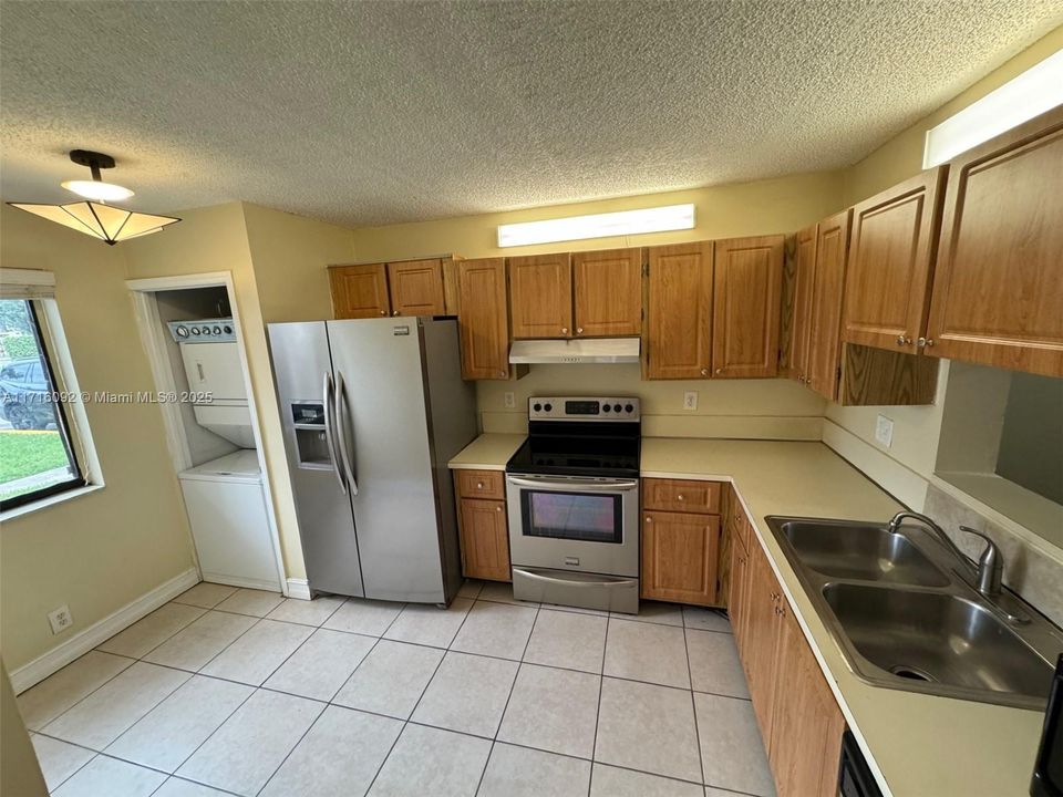 For Sale: $244,990 (2 beds, 2 baths, 1010 Square Feet)