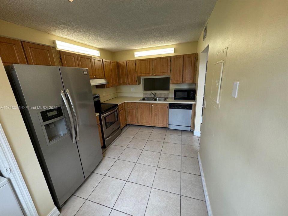 For Sale: $244,990 (2 beds, 2 baths, 1010 Square Feet)