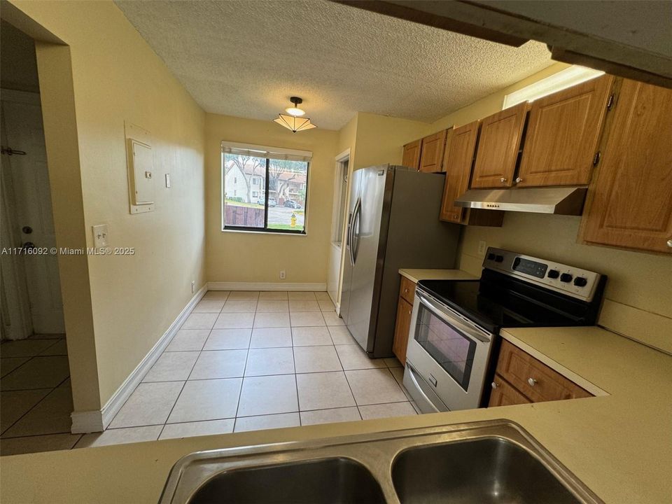 For Sale: $244,990 (2 beds, 2 baths, 1010 Square Feet)