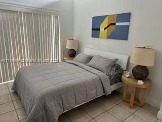 For Rent: $3,900 (2 beds, 1 baths, 1212 Square Feet)