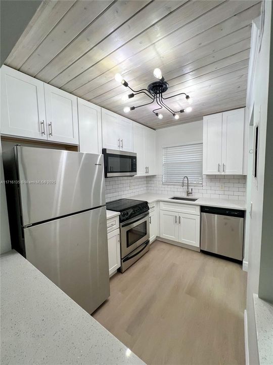 For Sale: $184,990 (2 beds, 2 baths, 835 Square Feet)