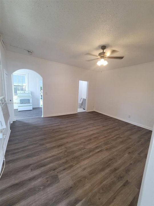 For Rent: $1,900 (1 beds, 1 baths, 1269 Square Feet)