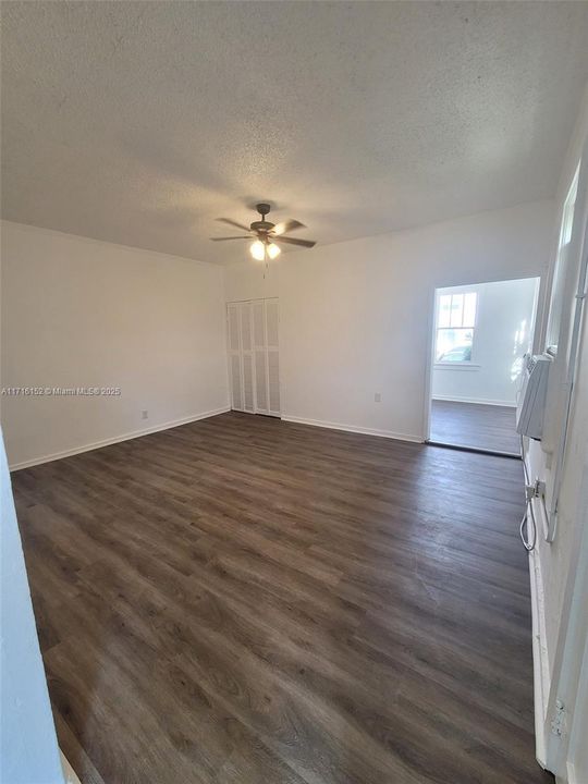 For Rent: $1,900 (1 beds, 1 baths, 1269 Square Feet)