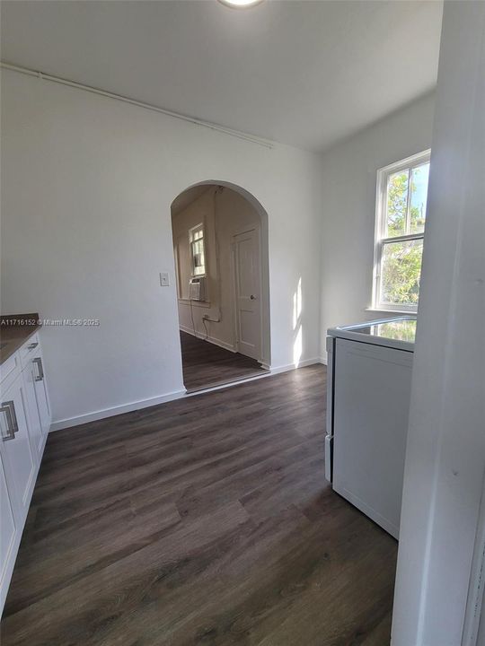 For Rent: $1,900 (1 beds, 1 baths, 1269 Square Feet)