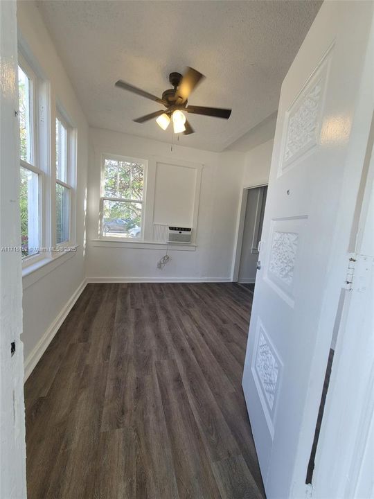 For Rent: $1,900 (1 beds, 1 baths, 1269 Square Feet)