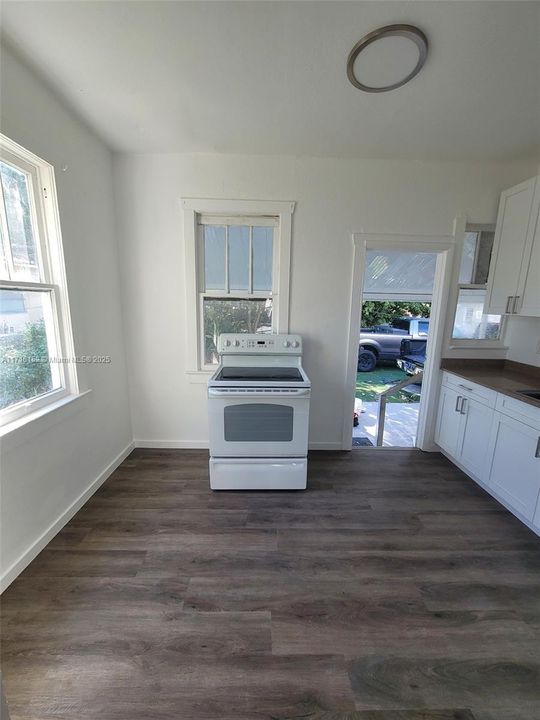 For Rent: $1,900 (1 beds, 1 baths, 1269 Square Feet)