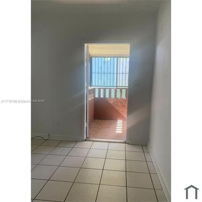 For Rent: $3,150 (4 beds, 2 baths, 1384 Square Feet)