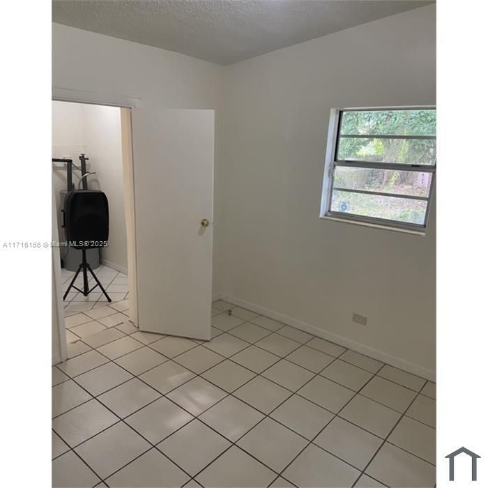 For Rent: $3,150 (4 beds, 2 baths, 1384 Square Feet)