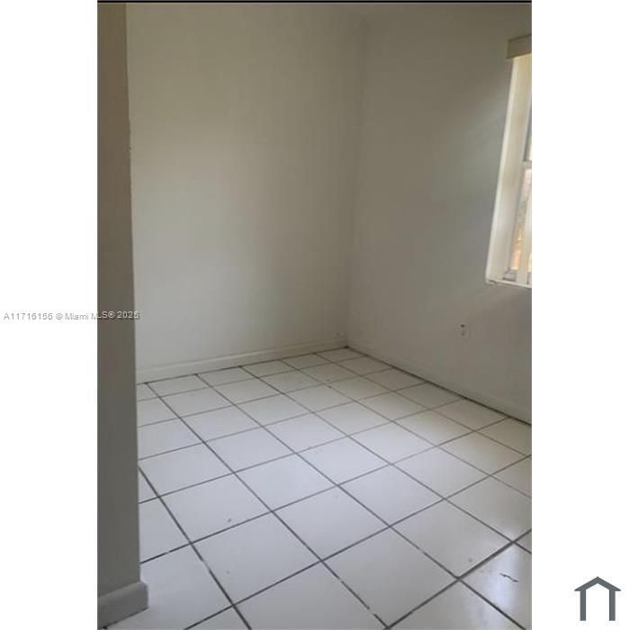 For Rent: $3,150 (4 beds, 2 baths, 1384 Square Feet)