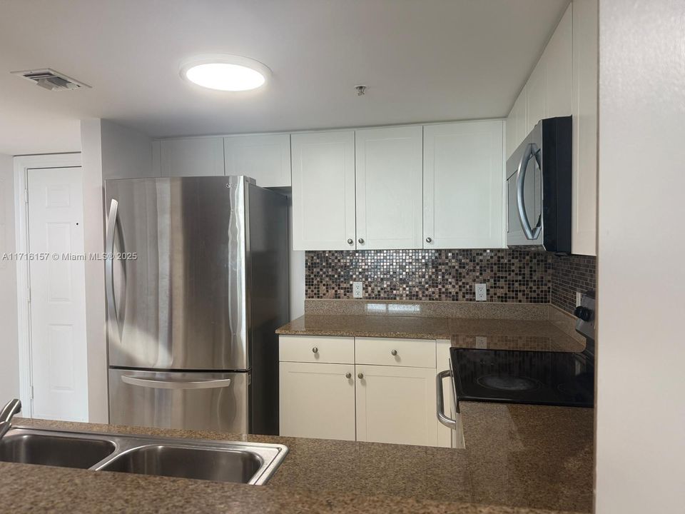 For Rent: $3,100 (2 beds, 2 baths, 1027 Square Feet)