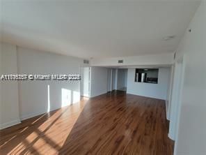 For Rent: $3,100 (2 beds, 2 baths, 1027 Square Feet)