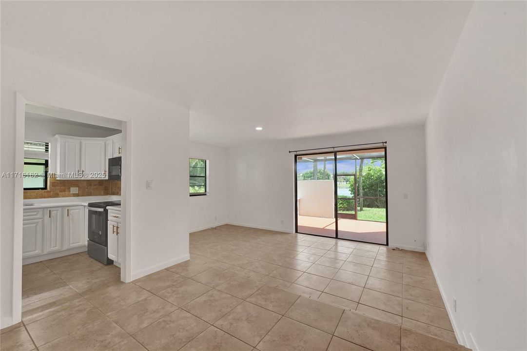 LIVING ROOM/DINNING ROOM