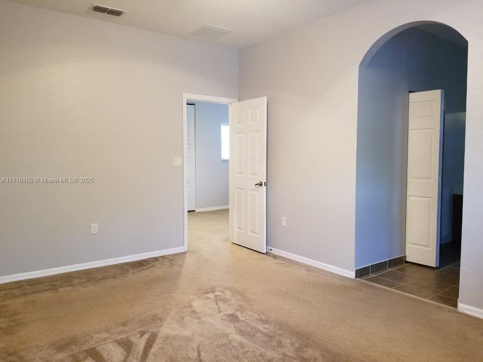 For Rent: $2,750 (3 beds, 3 baths, 1527 Square Feet)