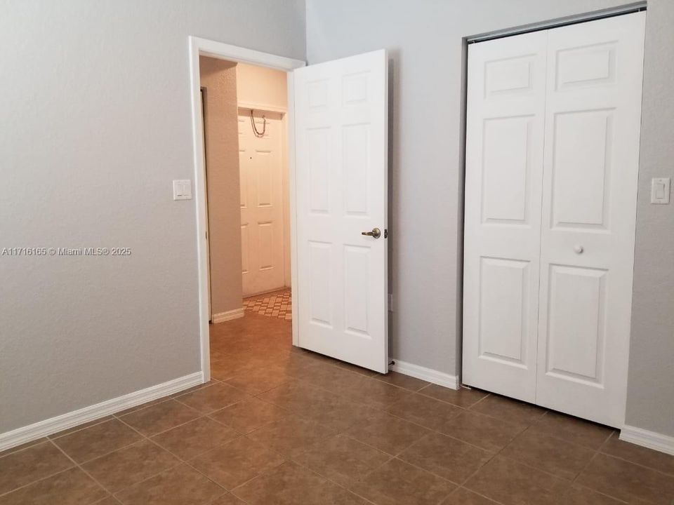 For Rent: $2,750 (3 beds, 3 baths, 1527 Square Feet)