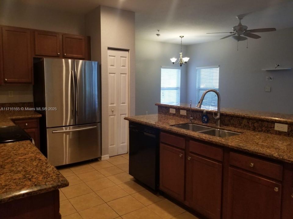 For Rent: $2,750 (3 beds, 3 baths, 1527 Square Feet)