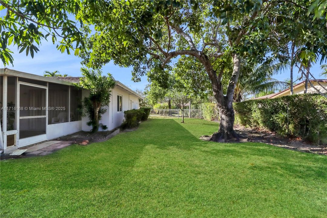 For Sale: $925,000 (3 beds, 2 baths, 1725 Square Feet)