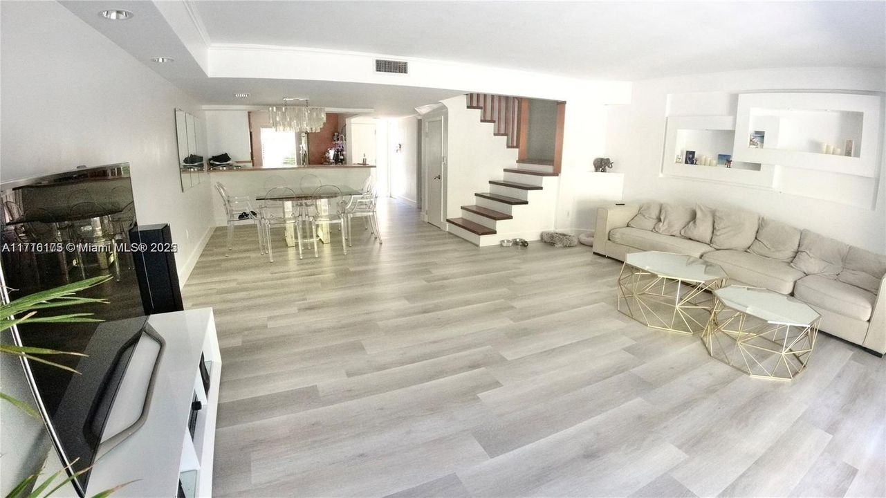 En Venta: $545,000 (3 camas, 2 baños, 1590 Pies cuadrados)