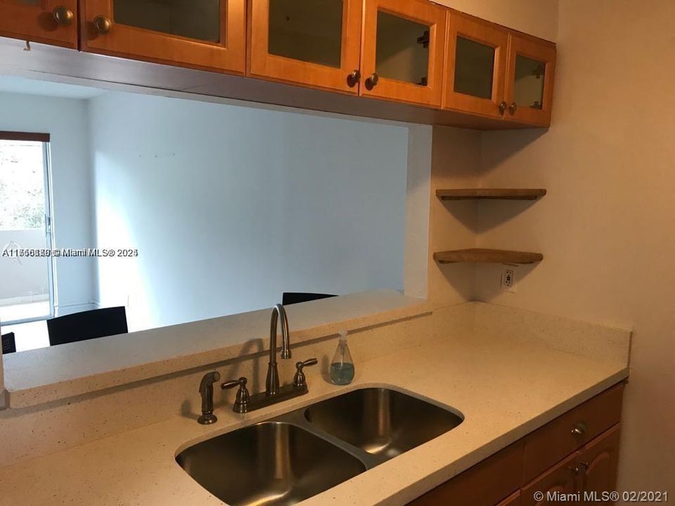 For Rent: $2,500 (2 beds, 1 baths, 840 Square Feet)