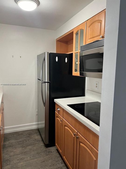 For Rent: $2,500 (2 beds, 1 baths, 840 Square Feet)